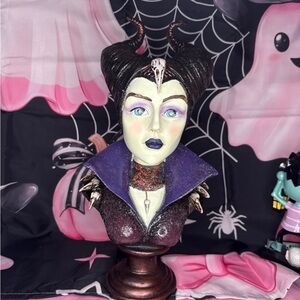 Viral Maleficent Light Up Bust, rare